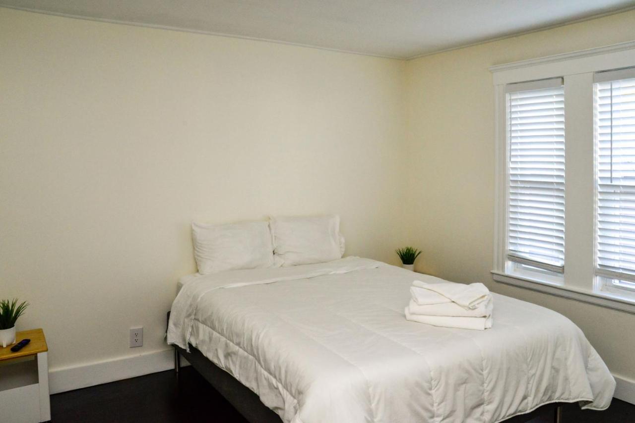 Modern Two Bedroom Condo - Boston Stoneham Ngoại thất bức ảnh
