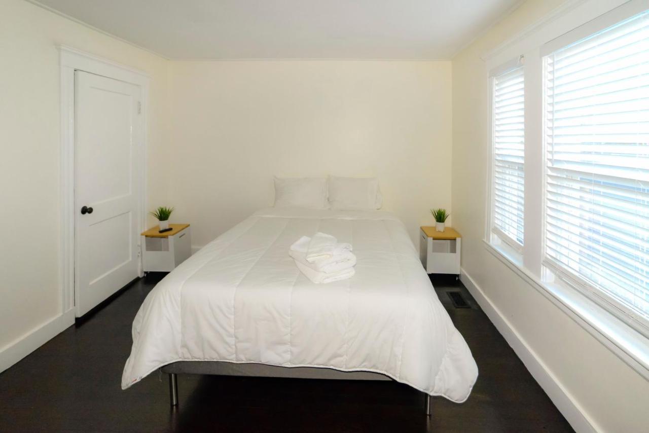 Modern Two Bedroom Condo - Boston Stoneham Ngoại thất bức ảnh