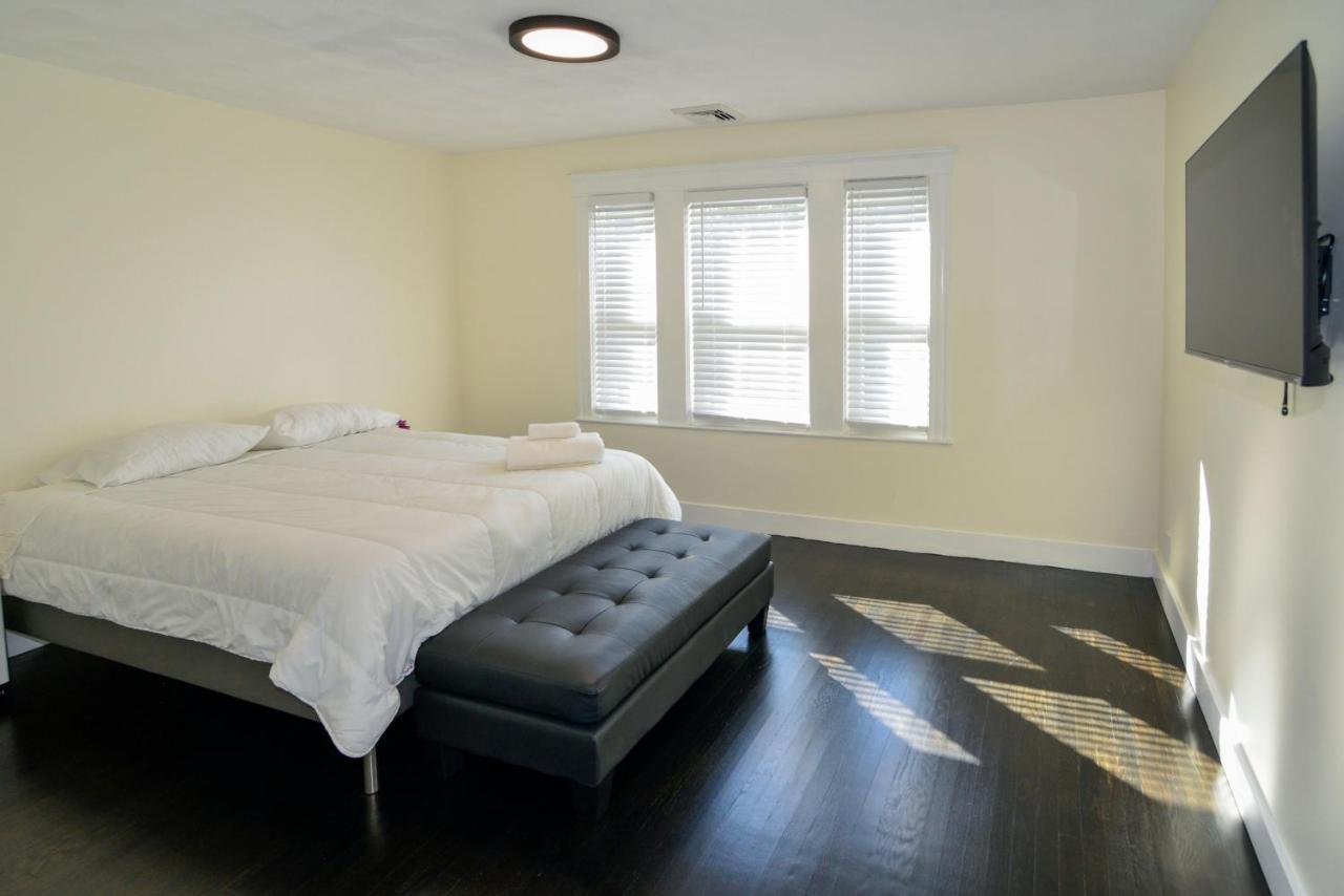 Modern Two Bedroom Condo - Boston Stoneham Ngoại thất bức ảnh