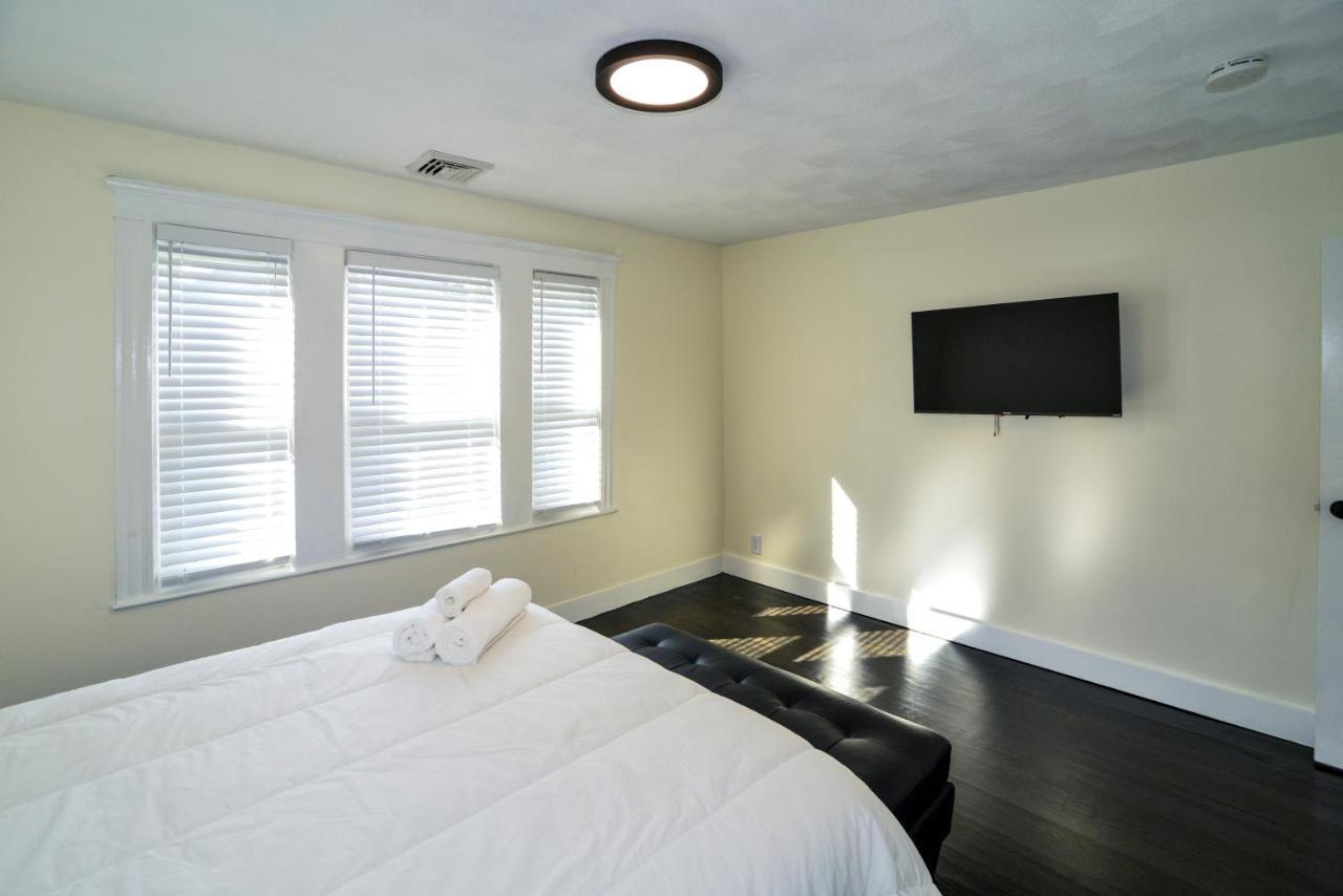 Modern Two Bedroom Condo - Boston Stoneham Ngoại thất bức ảnh