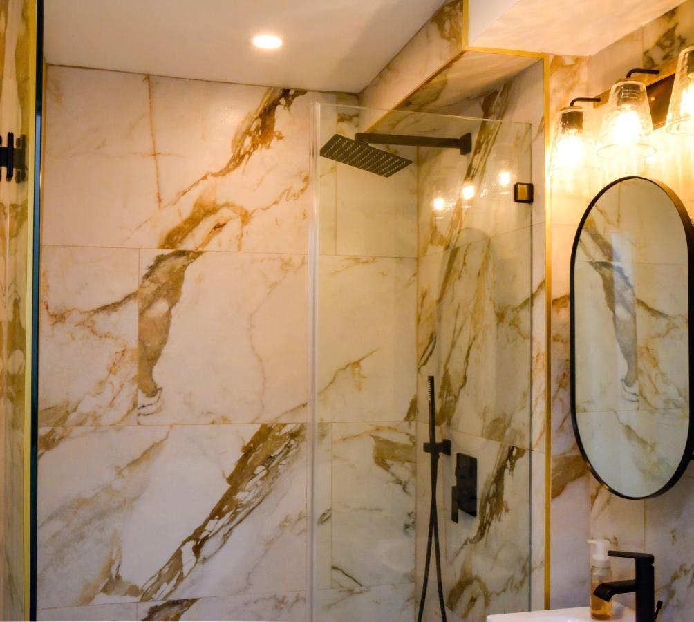 Modern Two Bedroom Condo - Boston Stoneham Ngoại thất bức ảnh