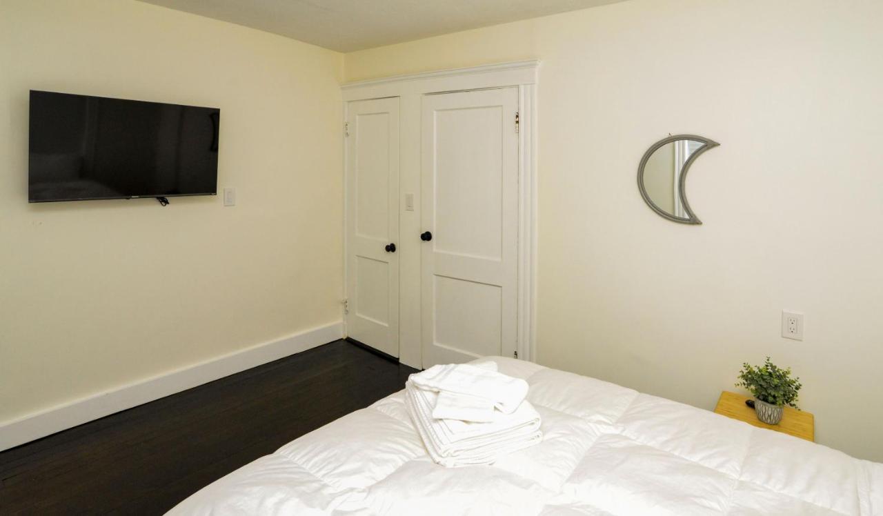Modern Two Bedroom Condo - Boston Stoneham Ngoại thất bức ảnh
