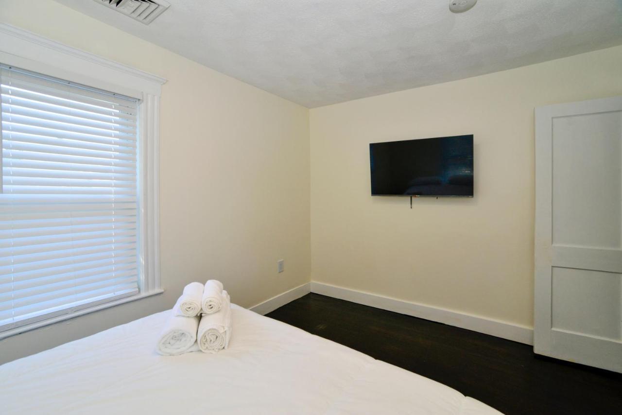 Modern Two Bedroom Condo - Boston Stoneham Ngoại thất bức ảnh