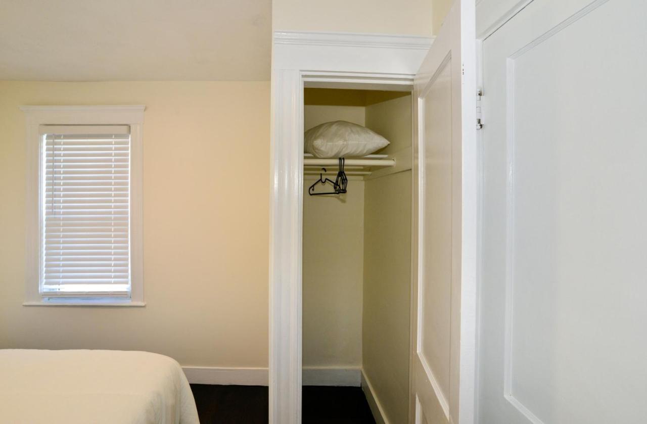 Modern Two Bedroom Condo - Boston Stoneham Ngoại thất bức ảnh