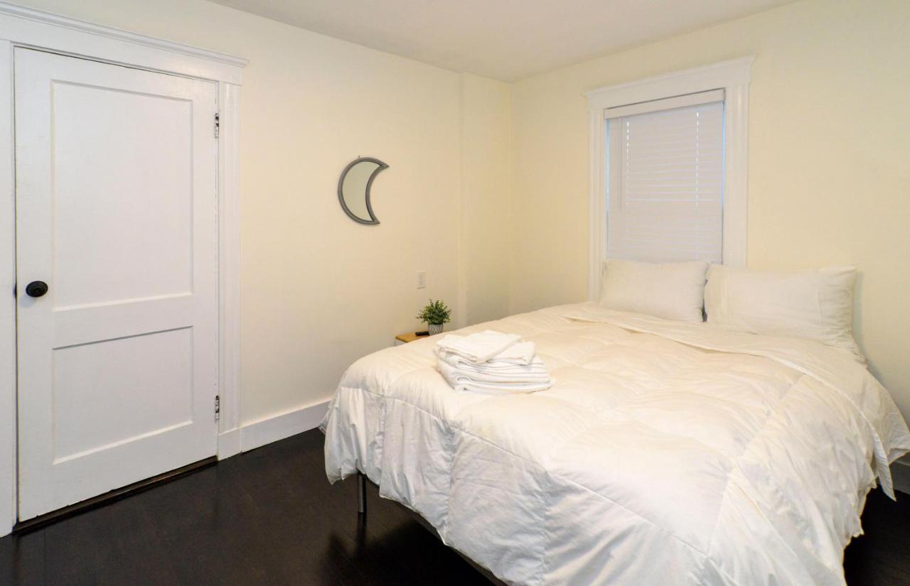 Modern Two Bedroom Condo - Boston Stoneham Ngoại thất bức ảnh