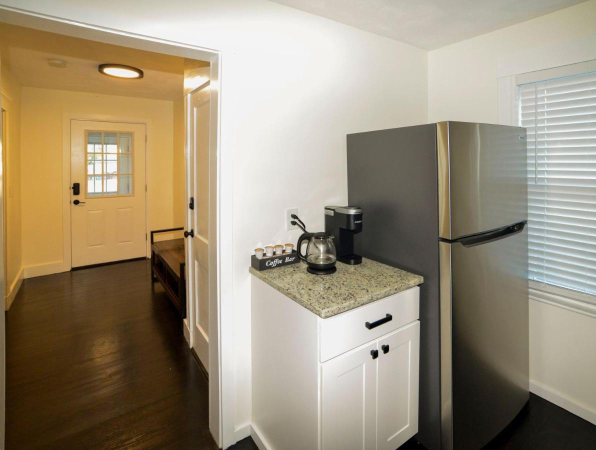 Modern Two Bedroom Condo - Boston Stoneham Ngoại thất bức ảnh
