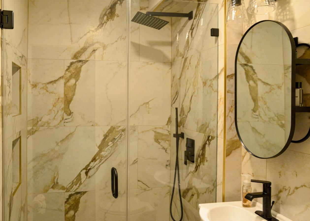 Modern Two Bedroom Condo - Boston Stoneham Ngoại thất bức ảnh