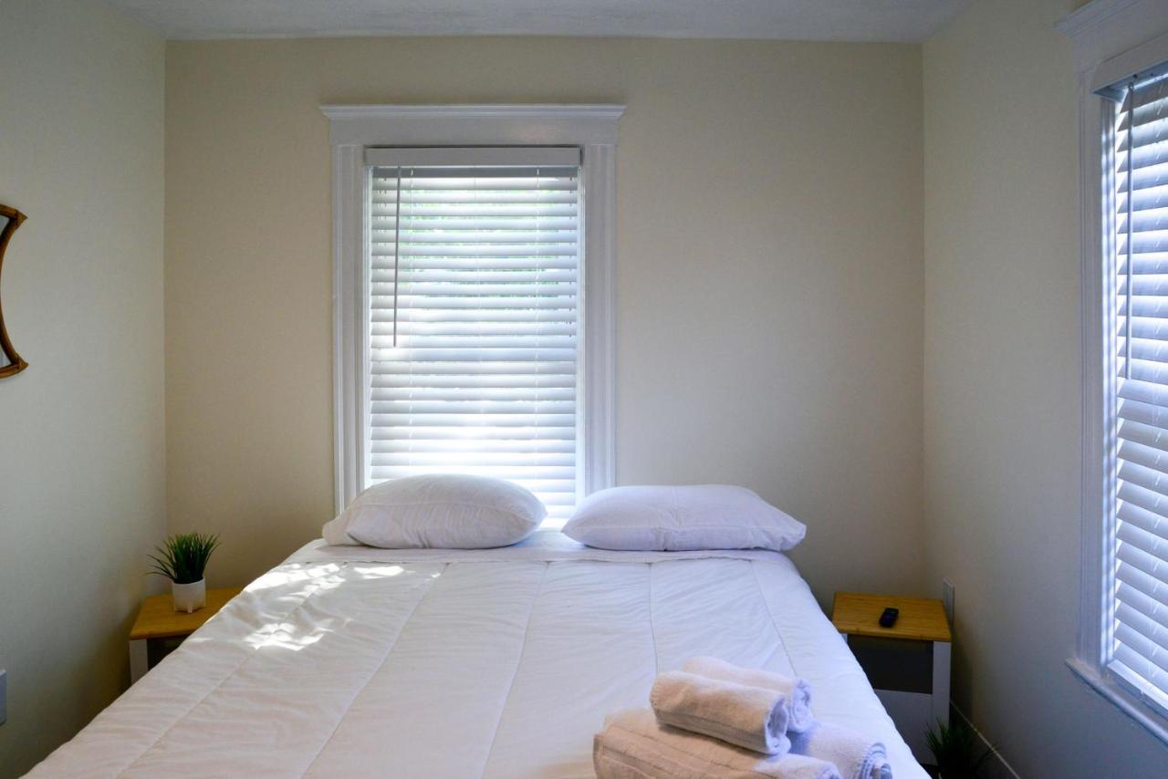 Modern Two Bedroom Condo - Boston Stoneham Ngoại thất bức ảnh